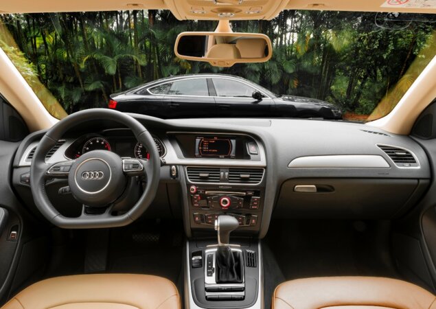 Interior possui bom acabamento, com boa ergonomia