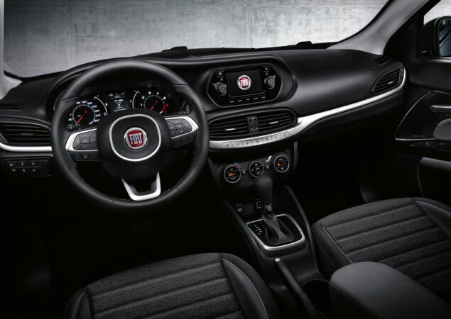 Entre os equipamentos disponíveis estarão itens como central multimídia e volante com comandos integrados