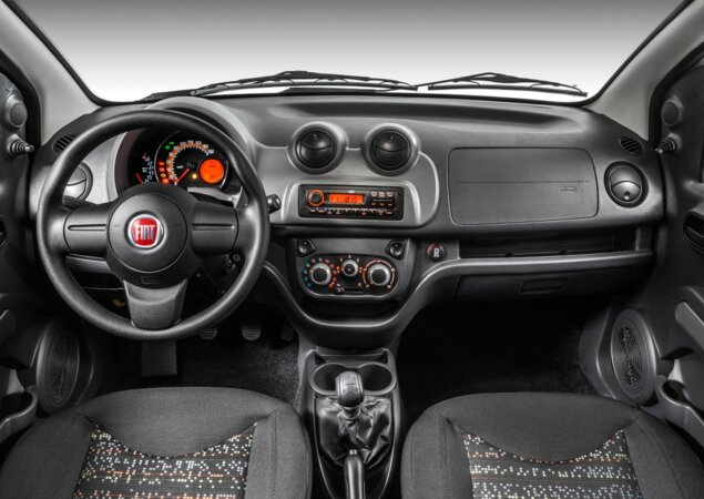 Itens como ar-condicionado e rádio com entrada USB são opcionais