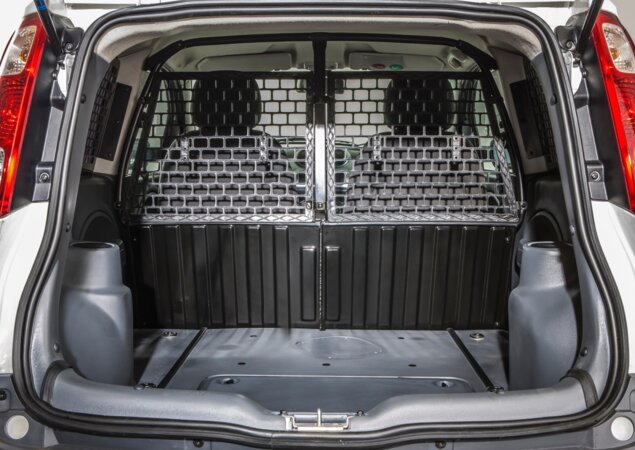 A capacidade do bagageiro é de 400 kg ou 1.000 litros