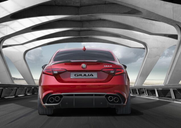 O modelo irá concorrer com sedã como BMW Série 3 e Mercedes-Benz Classe C