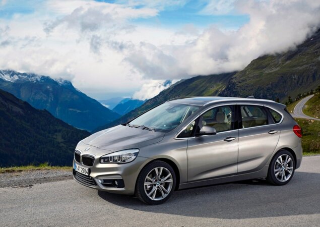 Configuração 225i custa R$ 179.450 no Brasil