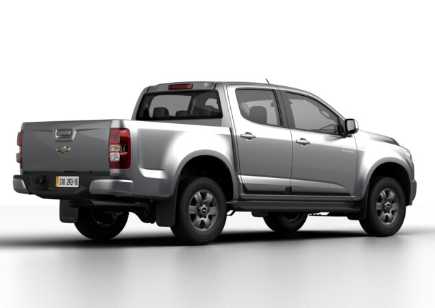 Sob o capô, a picape é equipada com motor flex 2.4 de 174 cv de potência
