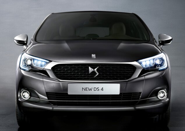 A dianteira do novo DS4 lança mão da mesma grade utilizada nos últimos lançamentos da marca