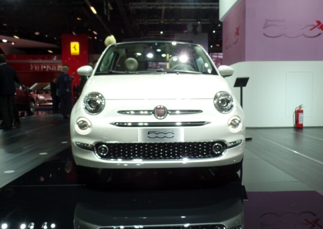 Fiat 500 reestilizado foi mostrado no início de julho na Europa e aparece agora no Salão de Frankfurt