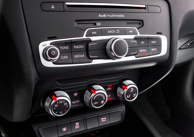 Ar-condicionado vem de série desde a versão básica, mas o ar-condicionado automático vem só na Ambition