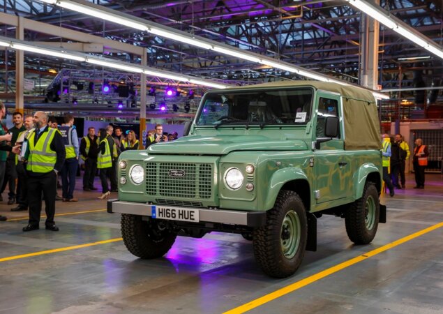 O último Land Rover Defender a ser produzido saiu da linha de montagem hoje (29)