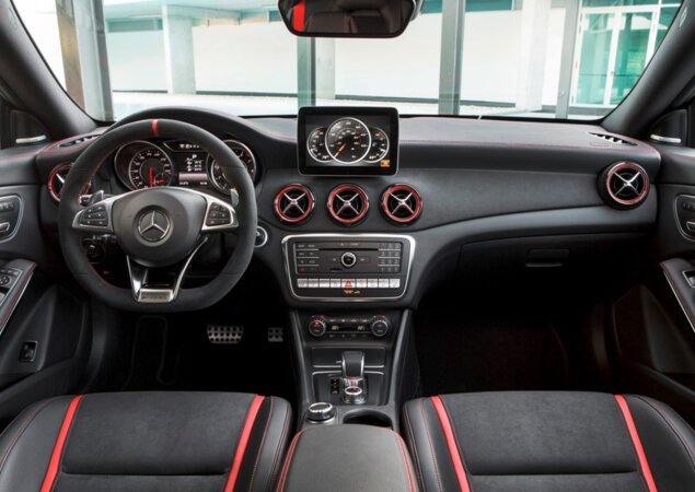 Interior do Mercedes-AMG CLA 45 Shooting Brake