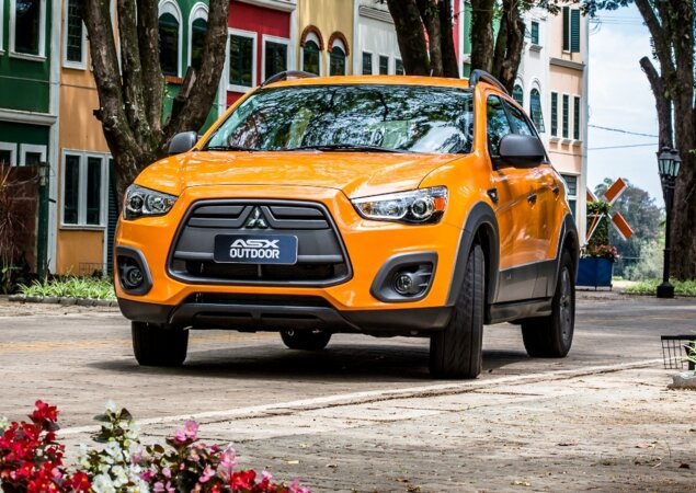 Versão Outdoor já era vendida aqui desde o final do ano passado com tração 4x4 e câmbio manual