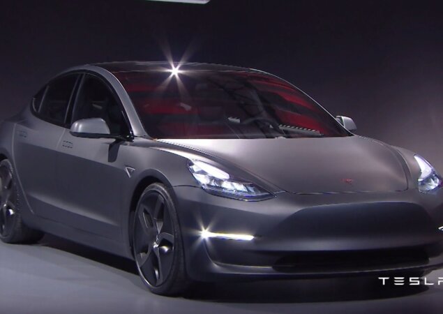 A Tesla apresentou oficialmente o Model 3 nos Estados Unidos