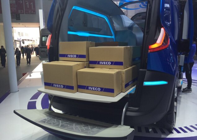 O Iveco Vision pode rodar usando apenas eletricidade ou com um sistema híbrido para viagens mais longas