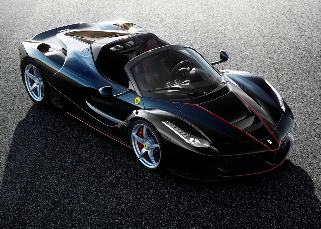A Ferrari divulgou nesta semana as primeiras imagens da versão conversível da LaFerrari