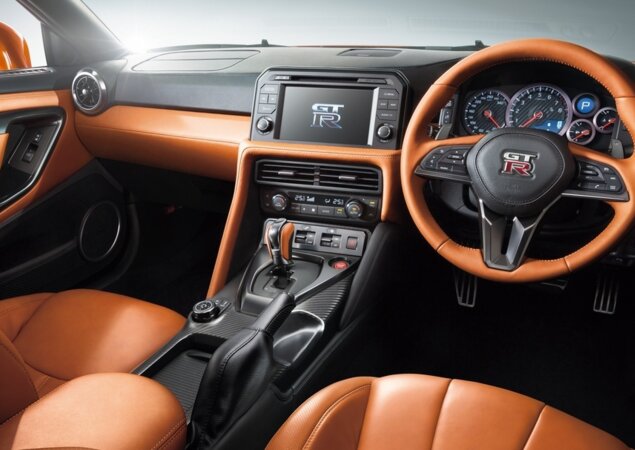 Interior do Nissan GT-R 2017