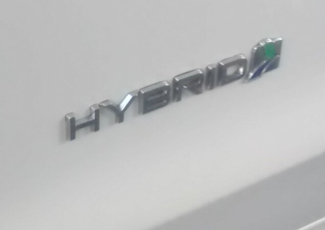 Detalhe de inscrição Hybrid na lateral