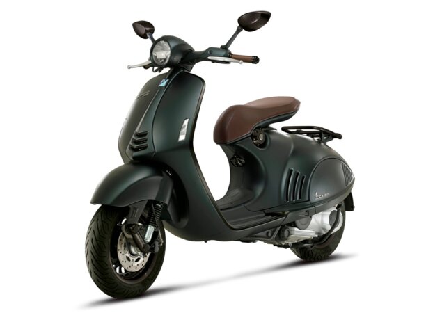 Vespa 946 Emporio Armani