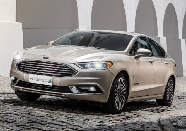 Ele vem com direção elétrica, oito airbags, controle de cruzeiro adaptativo e sistema de detecção de pedestres