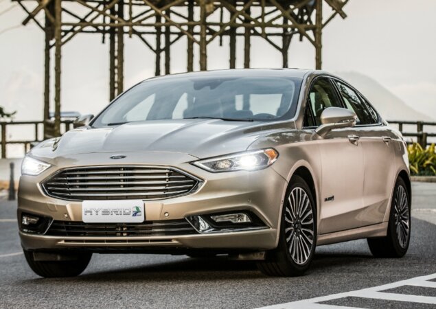 O híbrido usa um 2.0 aspirado a gasolina de 143 cv