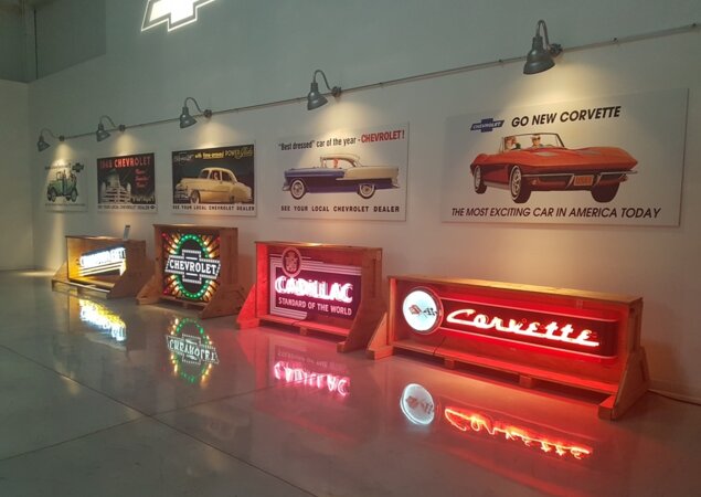 Placas decoram o GM Heritage Center, em Detroit (EUA)