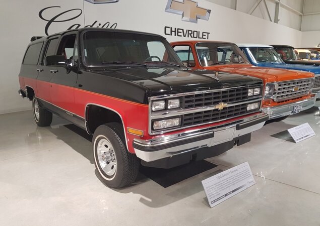 Chevrolet Suburban 1990