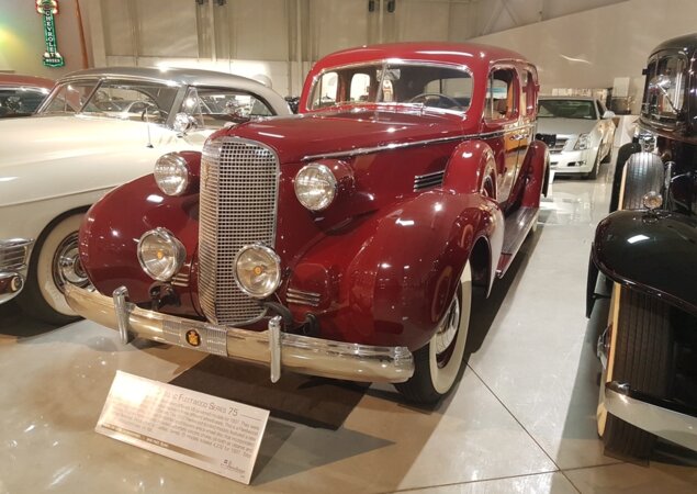 Cadillac Fleetwood Series 75 1937