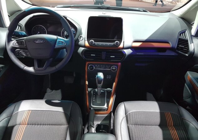 Ford EcoSport reestilizado: confirmado para o Brasil em 2017, mas com estepe na tampa traseira. Estreou em novembro em Los Angeles