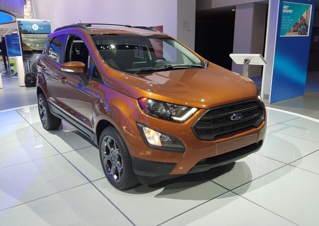 Ford EcoSport reestilizado: confirmado para o Brasil em 2017, mas com estepe na tampa traseira. Estreou em novembro em Los Angeles