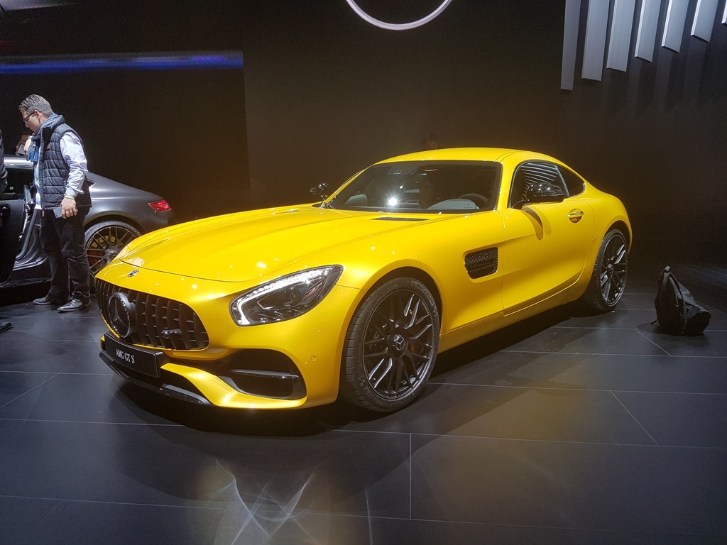 Mercedes-AMG GTS: esportivo recebeu atualizações visuais e um leve aumento na potência