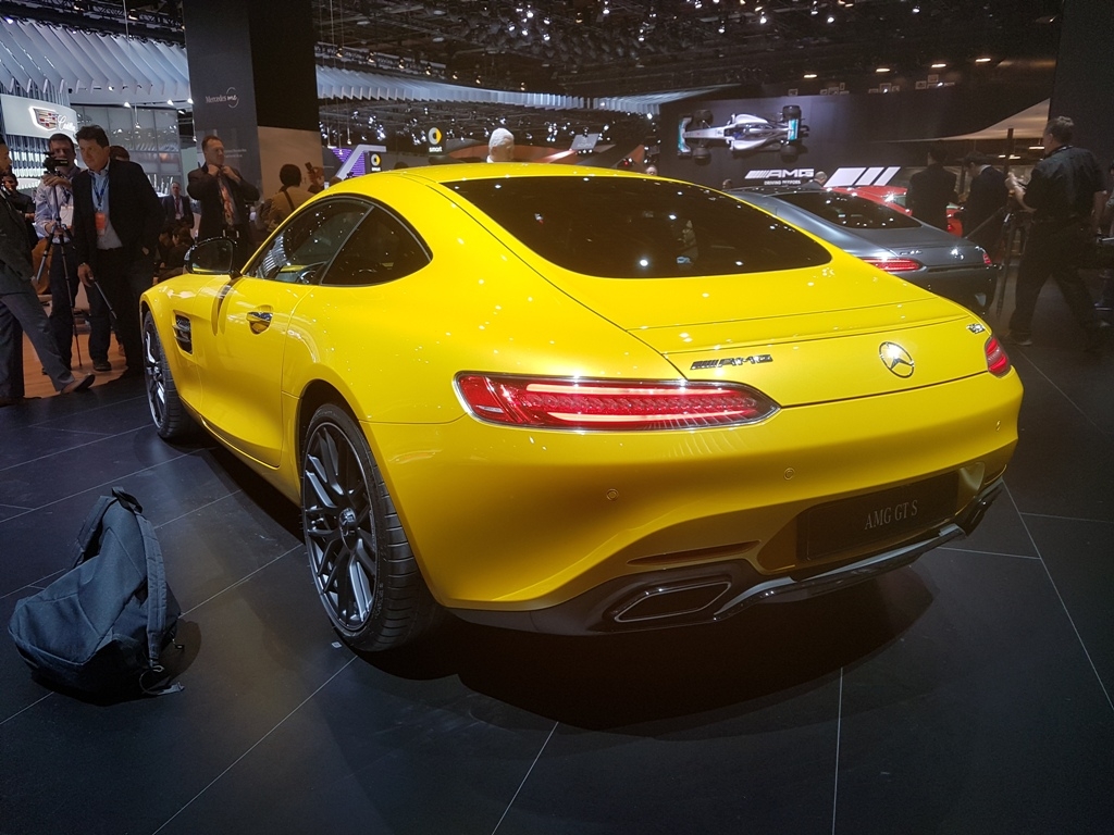 Mercedes-AMG GTS: esportivo recebeu atualizações visuais e um leve aumento na potência