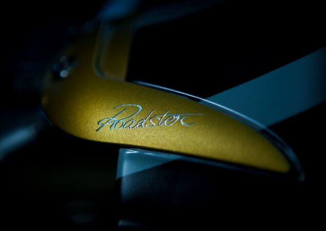 A Pagani divulgou quatro teasers até o momento sobre o Huayra Roadster