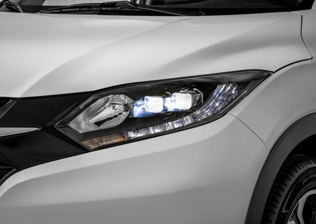 Faróis ganham luzes diurnas na versão Touring