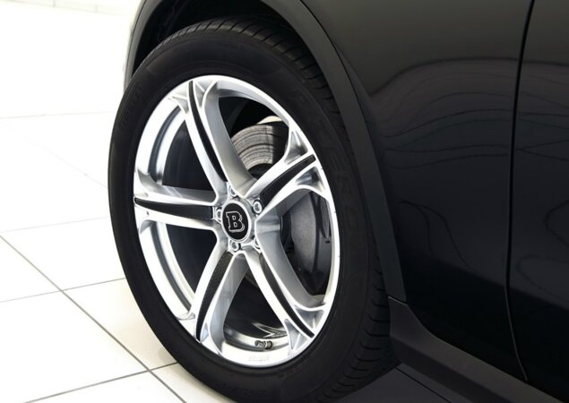 Há opções de rodas aro 19", 20" e 21"
