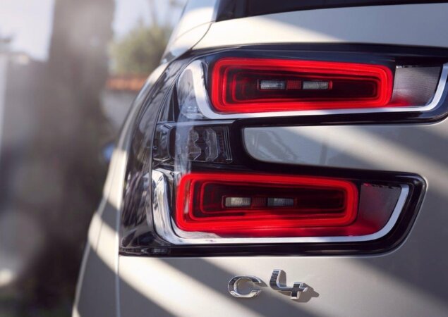 Detalhe da lanterna traseira no Grand C4 Picasso