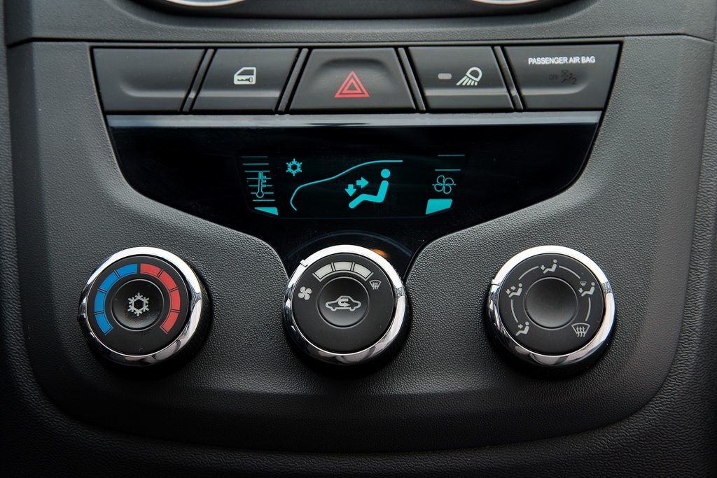 Ar-condicionado é de série apenas a versão Sport