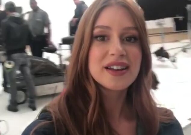Atriz mostrou os bastidores da gravação do comercial do carro