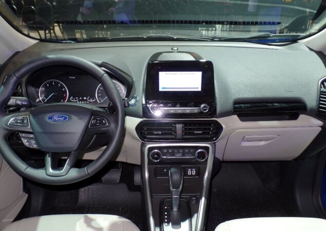 Interior do Eco na versão topo de linha Titanium