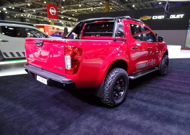 Modelo tem rodas com pneus maiores e detalhes em vermelho no interior