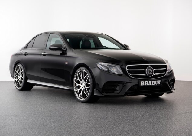 Mercedes-Benz preparado pela Brabus conta com 450 cv