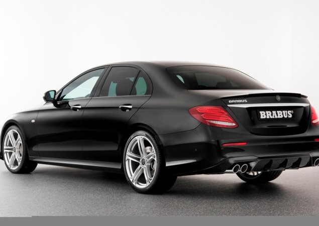 Além das mudanças mecânicas, a Brabum também altera o visual do E43 AMG