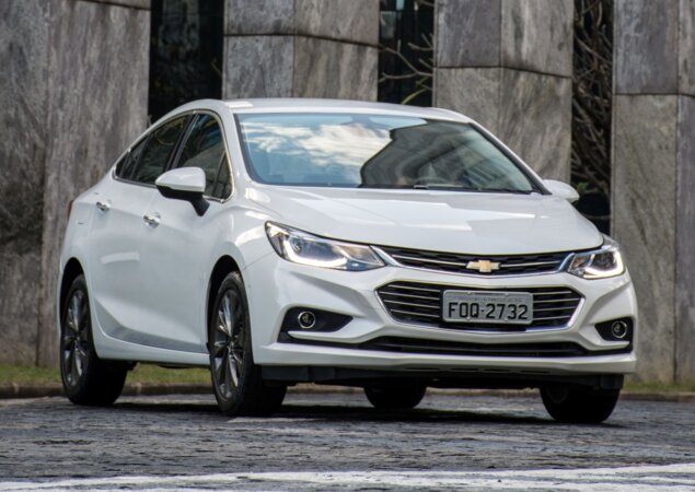 3. Chevrolet Cruze / Consumo: 7,6 km/l na cidade e 9,6 km/l na estrada (etanol) / 11,2 km/l na cidade e 14 km/l na estrada (gasolina)