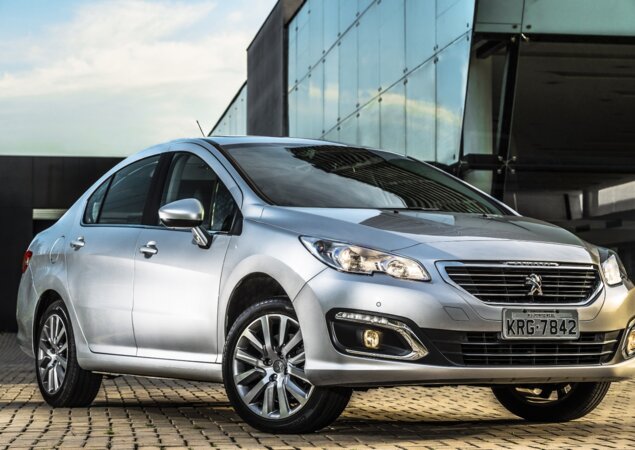 7. Peugeot 408 / Consumo: 7,3 km/l na cidade e 9,2 km/l na estrada (etanol) / 10,6 km/l na cidade e 13 km/l na estrada (gasolina)