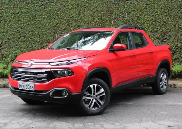 Fiat Toro: faróis em dois níveis e tampa traseira com abertura horizontal são destaques
