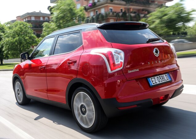 SUV compacto coreano conta com teto em tom contrastante