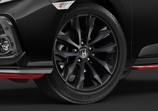 Roda de liga leve com 17 polegadas ganha pintura preta