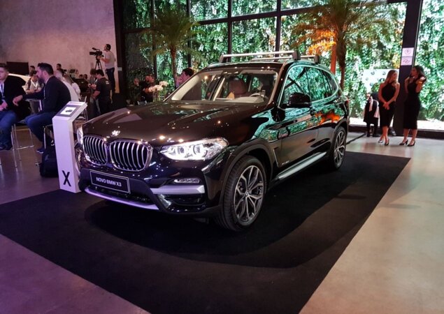 BMW X3 xDrive30i é a versão de entrada atualmente, mas custa R$ 309.950
