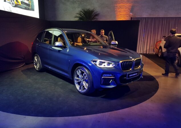 Já o X3 M40i chega a quase R$ 400 mil