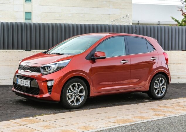 Modelo vendido por aqui tem motor 1.0 flex e câmbio automático de quatro marchas, mas o modelo europeu da foto tem mais opções