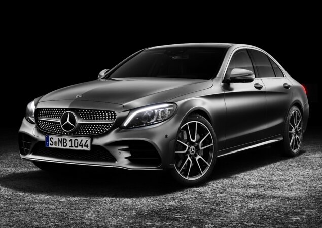 Novo Mercedes-Benz Classe C ganhou para-choques mais esportivos e novos faróis Full-LED
