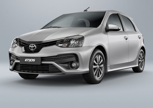 Hatch na XLS: Etios ganha moldura preta na grade frontal