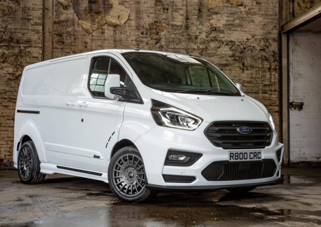 Transit Custom recebeu visual anabolizado inspirado nos carros de rali