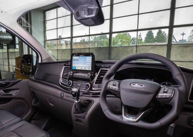 Cabine recebeu volante esportivo do Focus RS